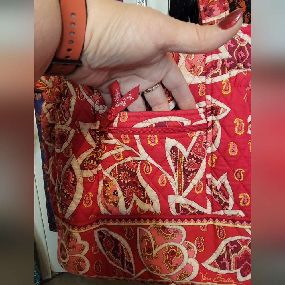 #218 Vera Bradley- Retired Red Paisley Pattern Shoulder Bag - Picture 3 of 5